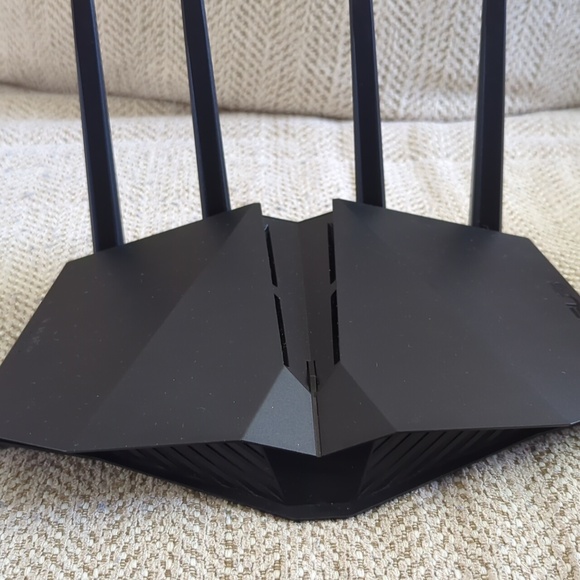 AX5400 DUAL BAND WI-FI ROUTER - Picture 2 of 3